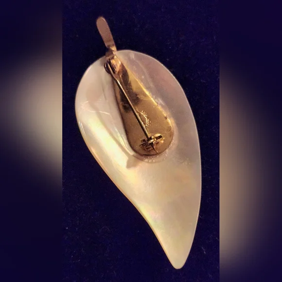 Vintage Western Germany Mother of Pearl Leaf Brooch - Picture 6 of 7